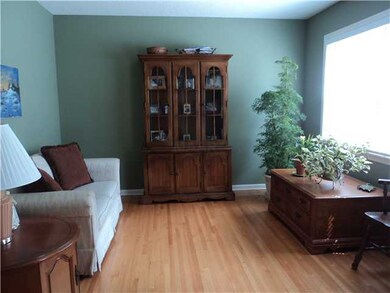 Lots of natural lights from big front living room 