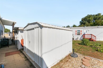 Sheds/side yard