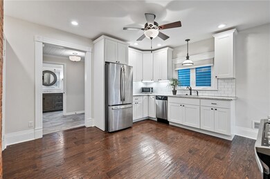 Great kitchen! Stainless appliances