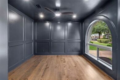 Dramatic flex room off main living space