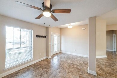 16_2305MeadowViewCt_2018_FlexMLS800x600_