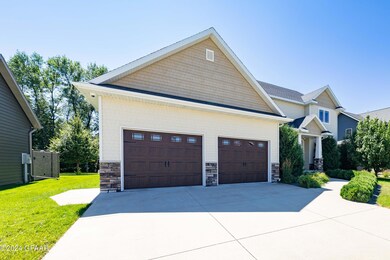 5577 Elm Twig Dr, Grand Forks, ND 58201 - photo 2