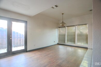 3913 Foxwood St, Bakersfield, CA 93306 - photo 5