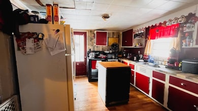 307 NE 2nd St, Fairfield, IL 62837 - photo 2