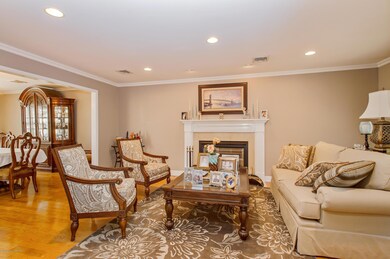 02_13LocksleyLane_1_LivingRoom_HiRes