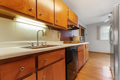 11061 Galaxy Dr, Maryland Heights, MO 63043 - photo 5