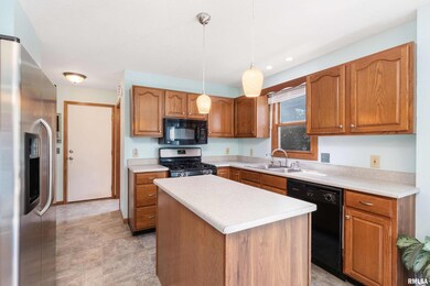 2351 W 61st St, Davenport, IA 52806 - photo 6