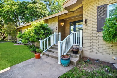 108 Glenwood Dr, Fredericksburg, TX 78624 - photo 2