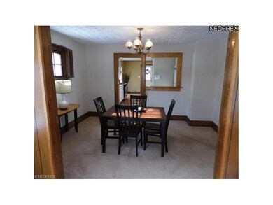 638 Doris Ave Akron, Ohio 44303  Dining room looki
