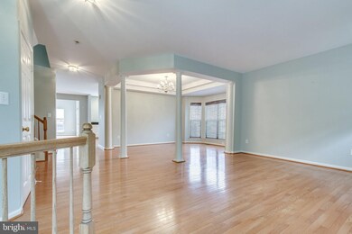 5300 Scottswood Ct, Alexandria, VA 22315 - photo 4