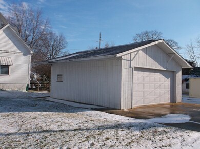 130 N Vernon St, Princeton, IL 61356 - photo 4