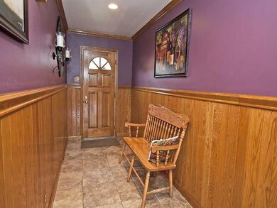 Entry/Foyer.