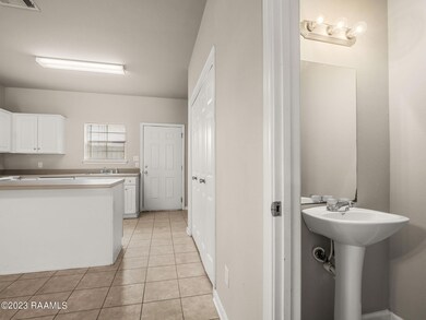1711 Mignonette Ln unit 12-B, Lake Charles, LA 70605 - photo 5