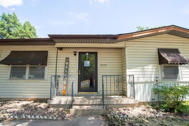 1209 Ridgewood Rd, Denison, TX 75020 - photo 2