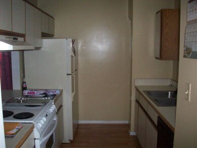 107 Creekview Dr, Jacksonville, NC 28540 - photo 2