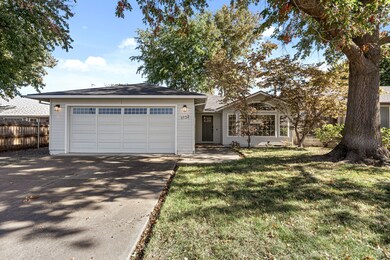 1132 Hampton Dr, Central Point, OR 97502 - photo 2