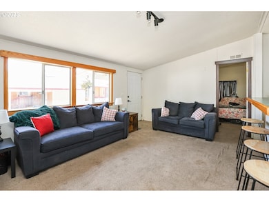 310 Pitney Ln unit 25, Junctioncity, OR 97448 - photo 5