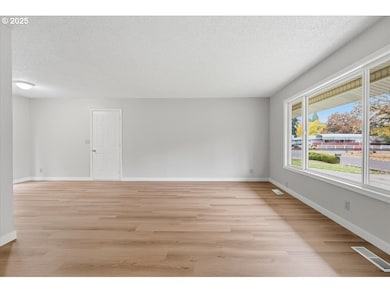 741 SE 36th Ave, Hillsboro, OR 97123 - photo 3