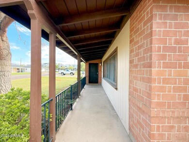 Entrance area to front door