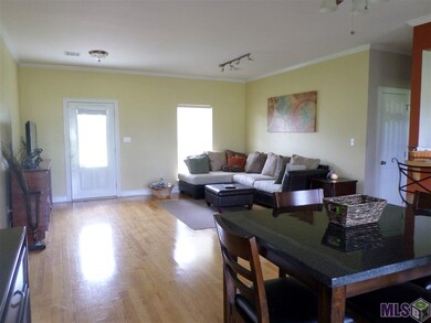 Open living/dining room for easy entertaining