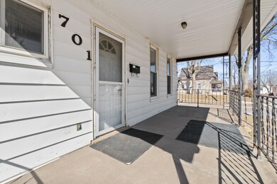 701 w 8th st front porch