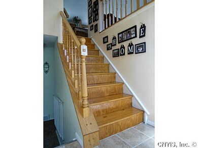Foyer. Beautiful entry.