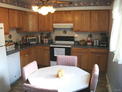 212 Old Forge Dr, Bath, PA 18014 - photo 2