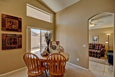 Dining room (view 2)