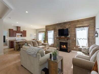 177 Hidden Knoll Dr, Hendersonville, NC 28792 - photo 4