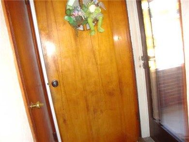 Entry/Foyer.