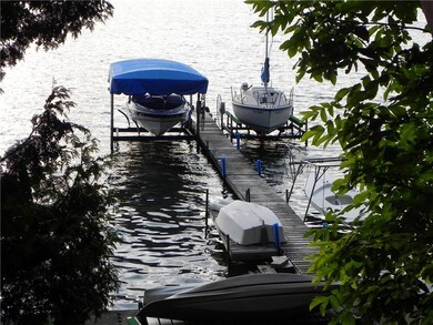 water is deep enough to accomodate sailboat keel