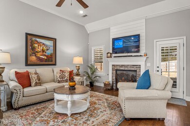 690 Shady Brooke Ln-Interior-3