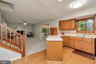 613 Harrison Cir, Locust Grove, VA 22508 - photo 4