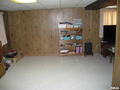 2702 W 71st St, Davenport, IA 52806 - photo 2