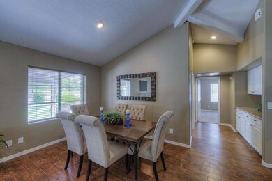 004_Dining Area