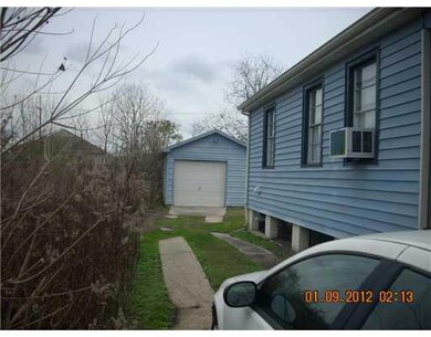 Parking Lot/Garage. Detached Garage
