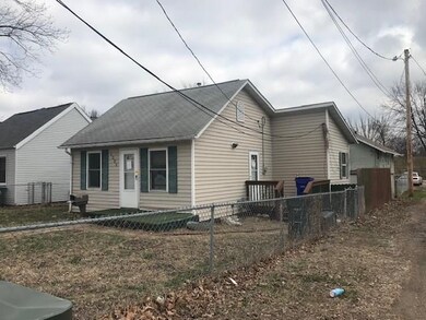 1205 M St SW, Cedar Rapids, IA 52404 - photo 2