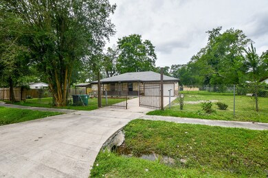 5913 Senior St, Houston, TX 77016 - photo 2