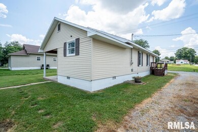 606 S Mulkey St, Christopher, IL 62822 - photo 3