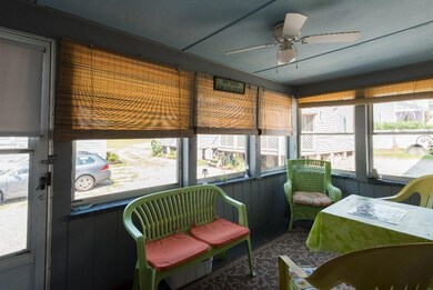 Ceiling fan in glassed/screened in...