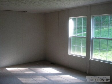 112 Chestnut Mountain Rd, Deep Gap, NC 28618 - photo 3