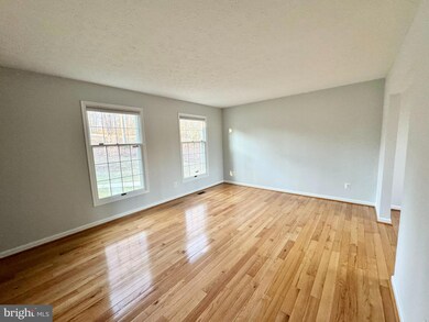 5203 Grenock Dr, Lothian, MD 20711 - photo 4