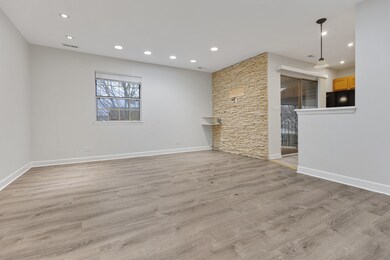 537 E Shag Bark Ln unit F, Streamwood, IL 60107 - photo 3