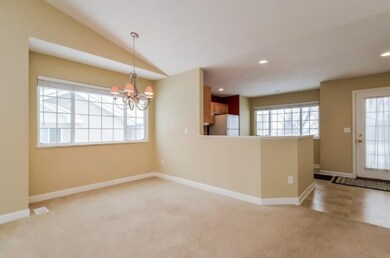 008-Living_Room-1379883-mls
