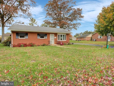 81 Laurel Ave, Chambersburg, PA 17201 - photo 3