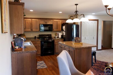 6005 SW 44th St, Topeka, KS 66610 - photo 2