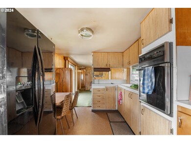 300 Ridings Ave, Molalla, OR 97038 - photo 5