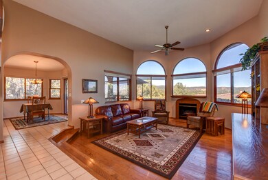 Amazing Framed Thumb Butte Views!