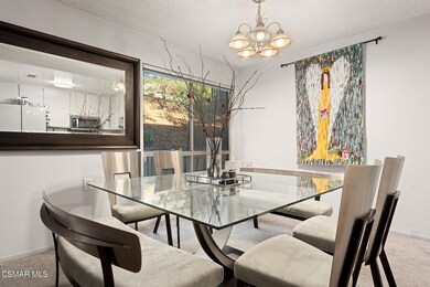 327 Chestnut Hill Ct unit 11, Thousand Oaks, CA 91360 - photo 3