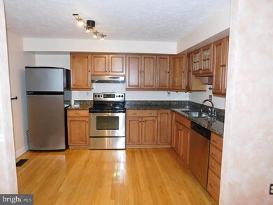 6814 Montivideo Square Ct, Falls Church, VA 22043 - photo 6